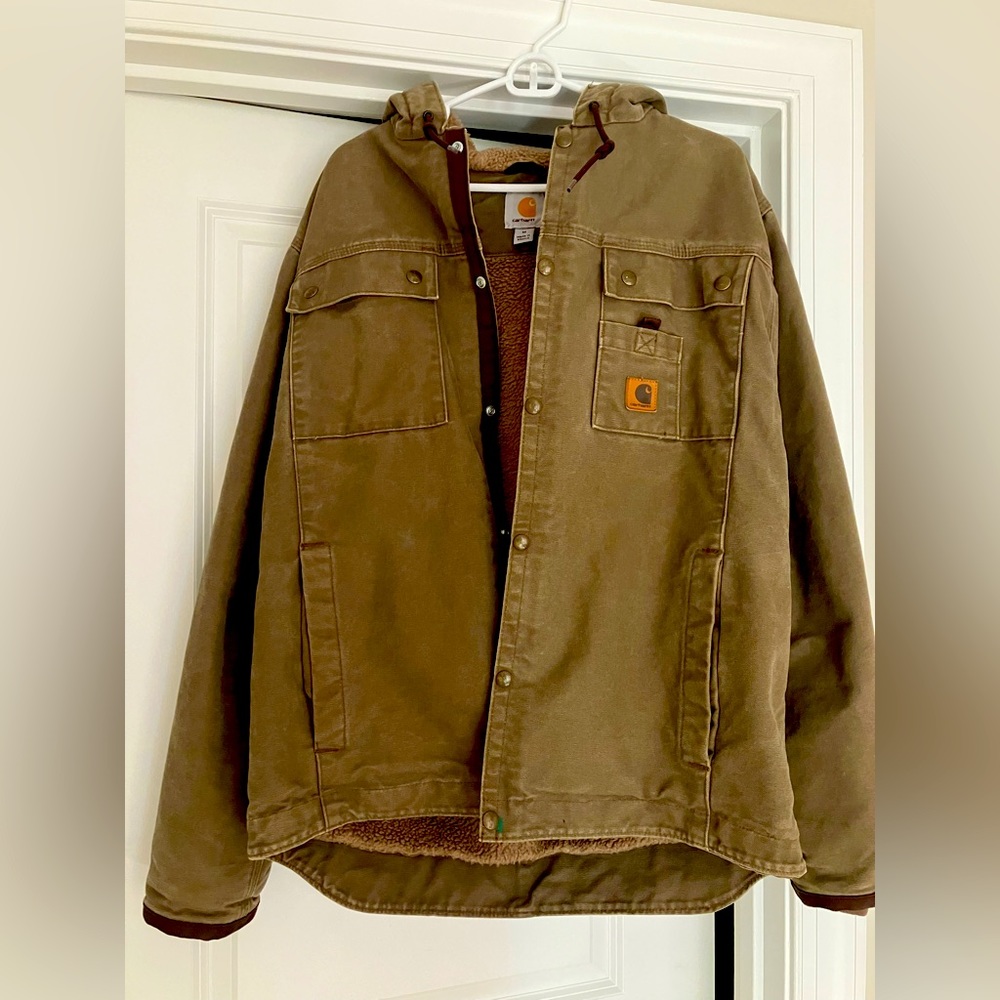 Men’s Medium Carhartt Jacket. Lined with Sherpa poly and acrylic. Very warm.